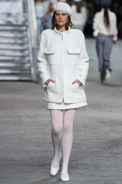 Look 7